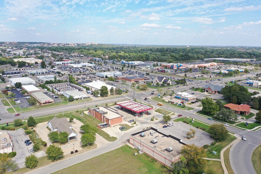 More Photos Of 2221 W 31st St, Lawrence Bank For Lease