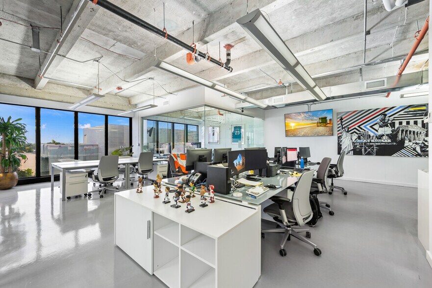 More Photos Of 1680 Michigan Ave, Miami Beach Office For Sale