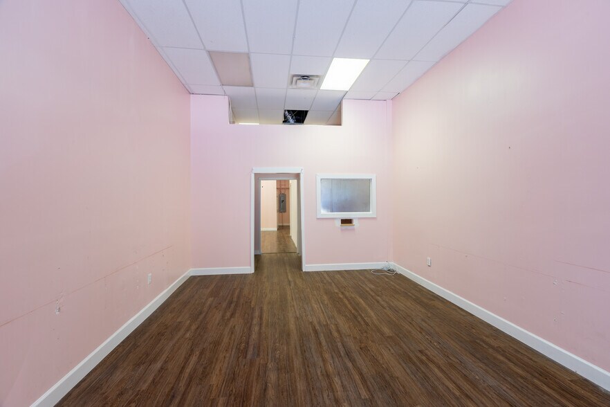 More Photos Of 3353 Dunn Ave, Jacksonville Storefront For Lease