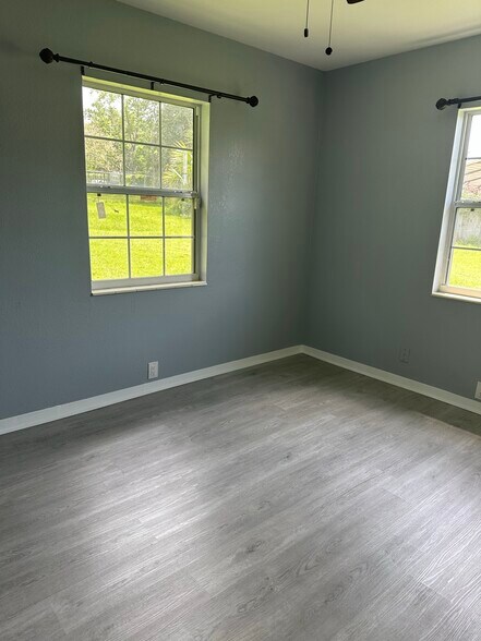 More Photos Of 5636 Kennedy Hills Dr, Seffner Storefront Retail Office For Sale