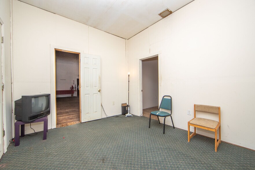 More Photos Of 913 Old Buckingham Rd, Cumberland Lodge Meeting Hall For Sale