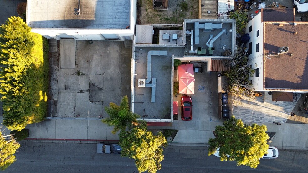 More Photos Of 824 Reddick St, Santa Barbara General Retail For Sale