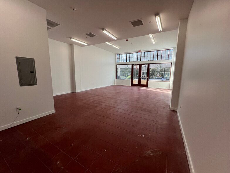 More Photos Of 104 E Central Ave, Temple Office For Lease