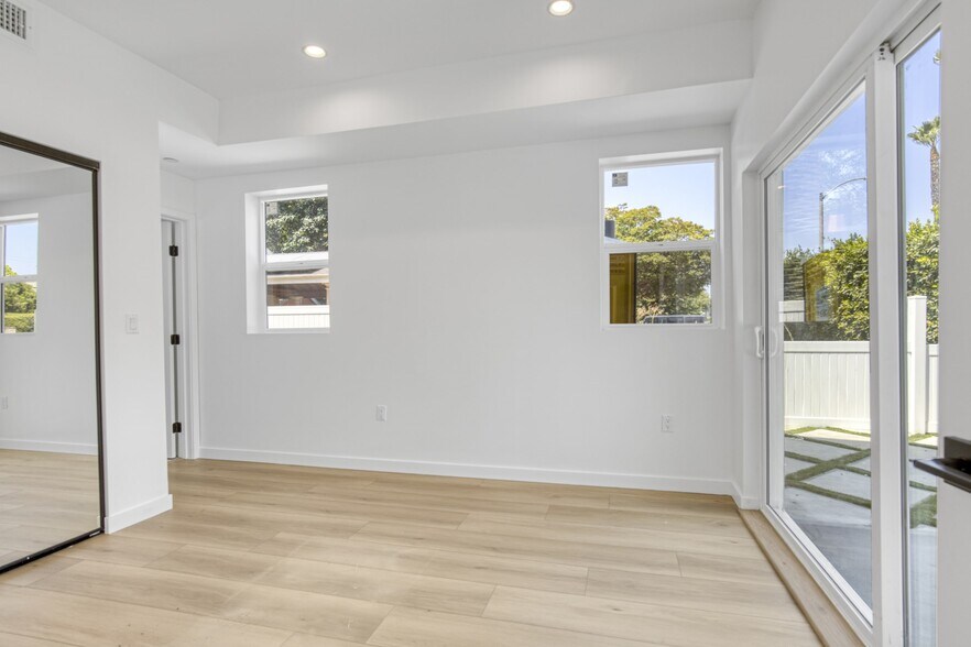 More Photos Of 10826 Hesby St, North Hollywood Apartments For Sale