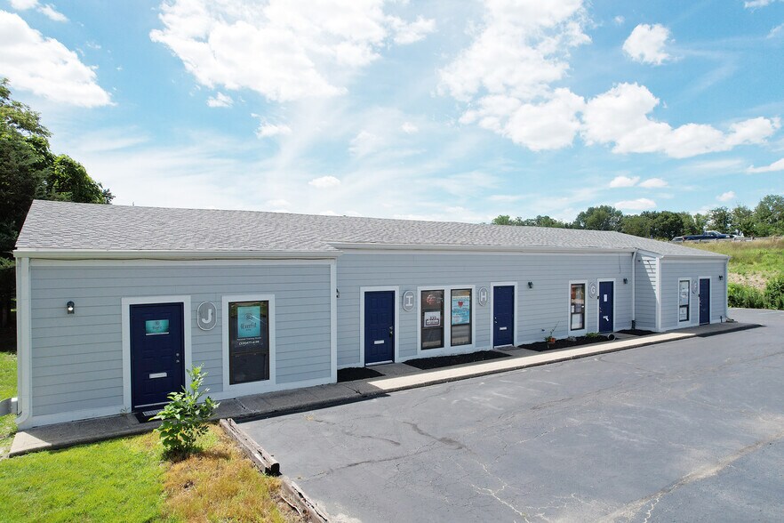 More Photos Of 7098 N Shadeland Ave, Indianapolis Office For Sale