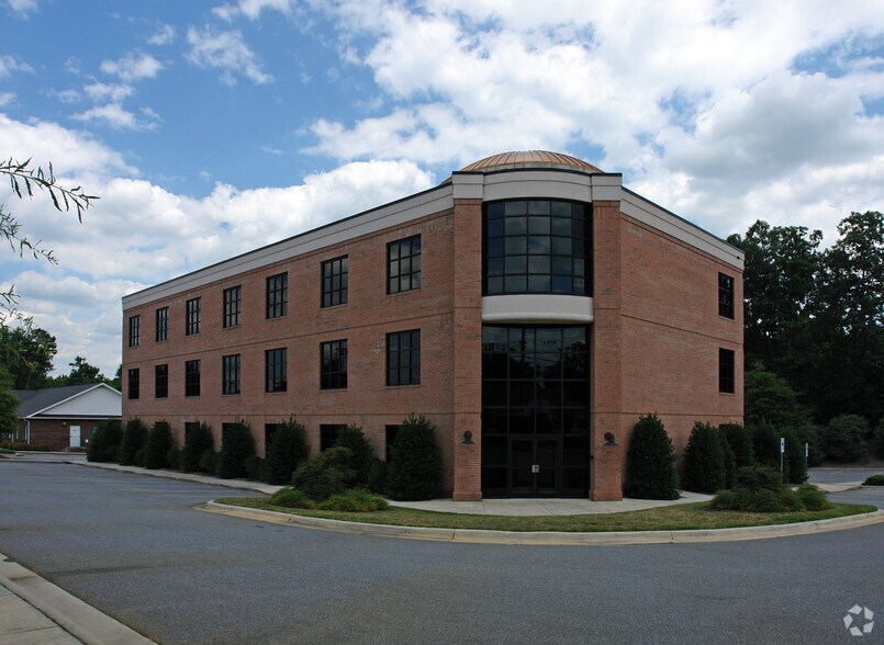 More Photos Of 2810 16th St, Hickory Medical For Lease