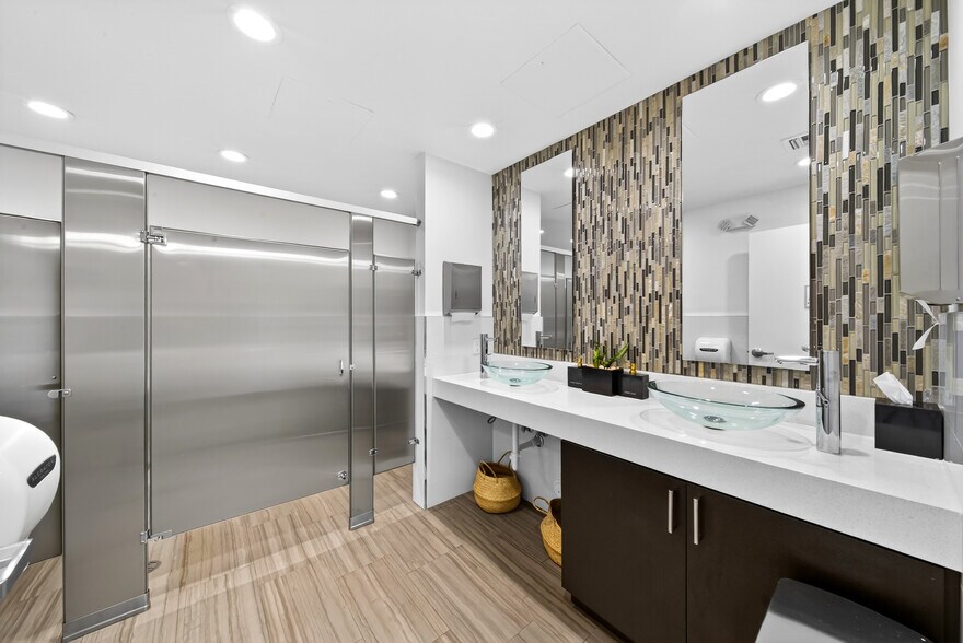 More Photos Of 7630 Biscayne Blvd, Miami Office For Lease