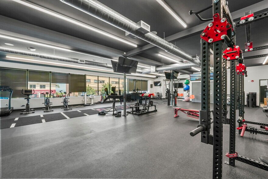 More Photos Of 530-540 Bergen Blvd, Ridgefield Office For Sale