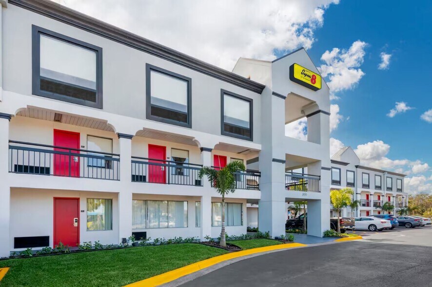 More Photos Of 1850 W Landstreet Rd, Orlando Hotel For Sale