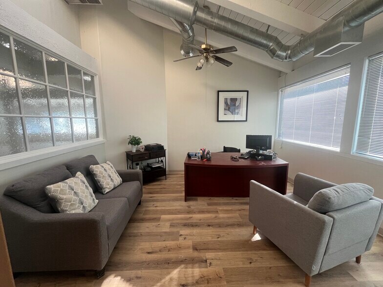 More Photos Of 7810 W Good Hope Rd, Milwaukee Office For Sale