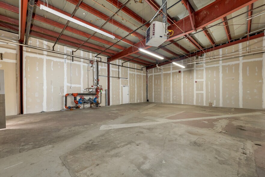 More Photos Of 15 Mont Vernon St, Milford Freestanding For Lease