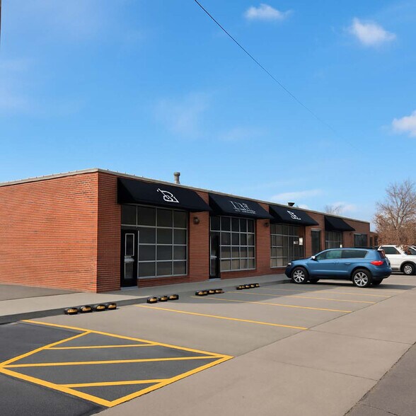 More Photos Of 1101-1131 119th St, Omaha General Retail For Lease