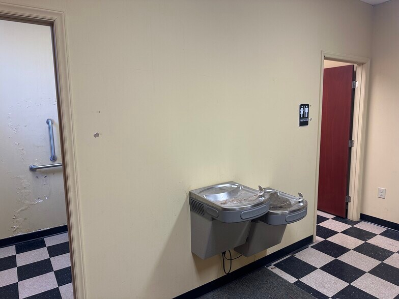 More Photos Of 1330-1384 N Pleasantburg Dr, Greenville Storefront Retail Office For Lease