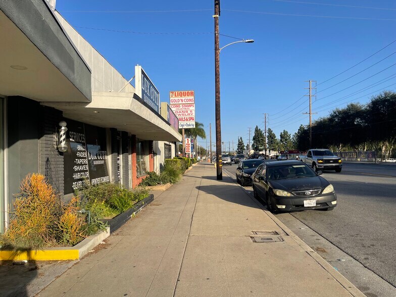 More Photos Of 551-553 W Whittier Blvd, La Habra Storefront Retail Office For Sale
