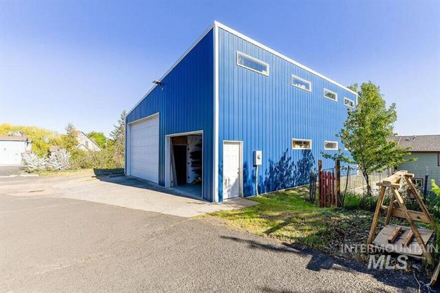 More Photos Of 603 & 621 N Main St, Moscow Distribution For Sale