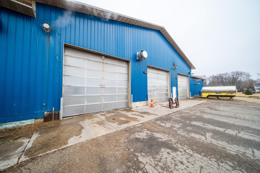 More Photos Of 501 11th St NE, Austin Carwash For Sale