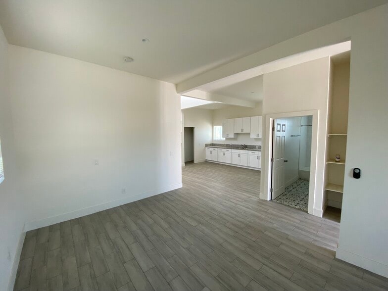 More Photos Of 8317 Whittier Blvd, Pico Rivera Storefront Retail Residential For Sale