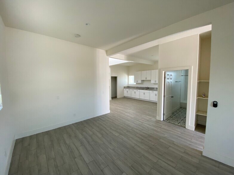 More Photos Of 8317 Whittier Blvd, Pico Rivera Storefront Retail Residential For Sale