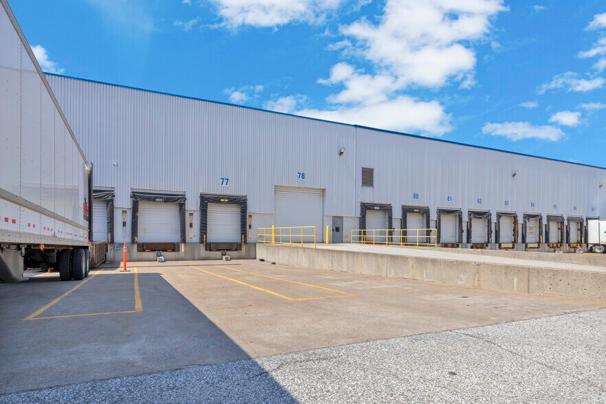 More Photos Of 599 Sprucewood Ave, Windsor Warehouse For Lease
