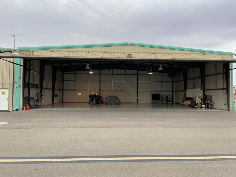 More Photos Of 2730 Airport Dr, North Las Vegas Airplane Hangar For Sale