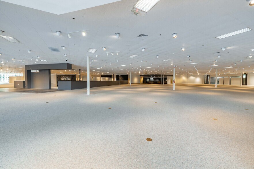 More Photos Of 8300 N Wayne Rd, Westland Freestanding For Lease