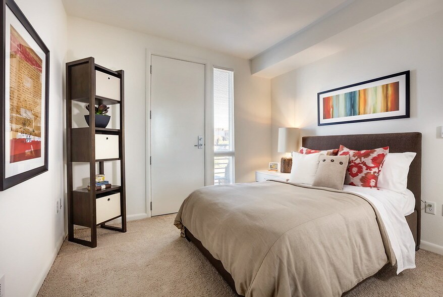 More Photos Of 6399 Christie Ave, Emeryville Apartments For Lease