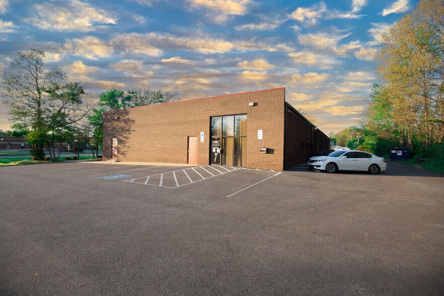 More Photos Of 1 Post Office Rd, Waldorf Medical For Lease