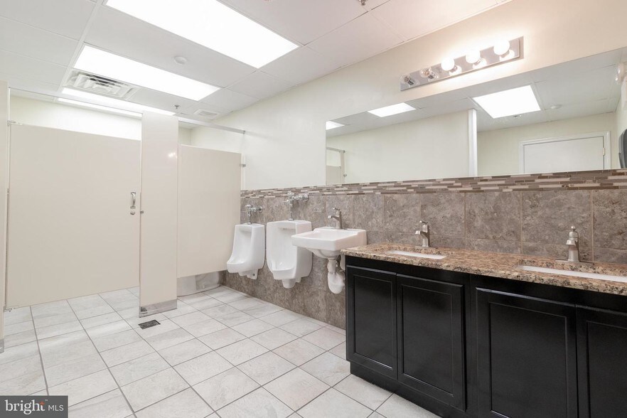 More Photos Of 619-623 E Landis Ave, Vineland Restaurant For Sale