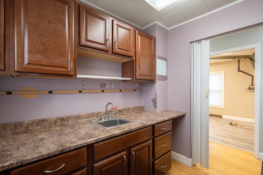 More Photos Of 1221 Altamont Ave, Schenectady Office For Sale