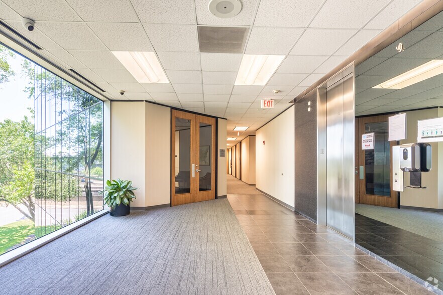 More Photos Of 3838 N Sam Houston Pky E, Houston Office For Lease