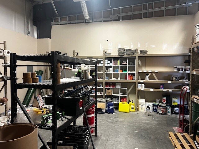 More Photos Of 19313-19363 W 151st Ter, Olathe Warehouse For Lease