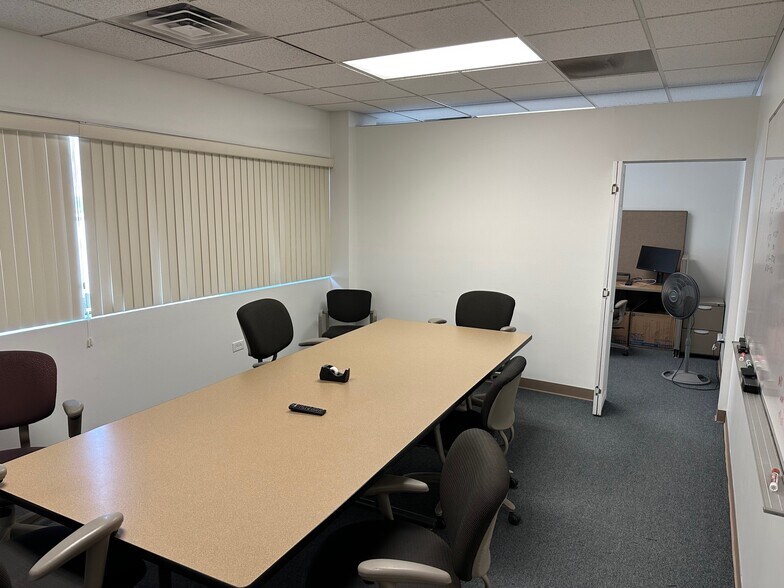 More Photos Of 4201 W 36th St, Chicago Office For Lease