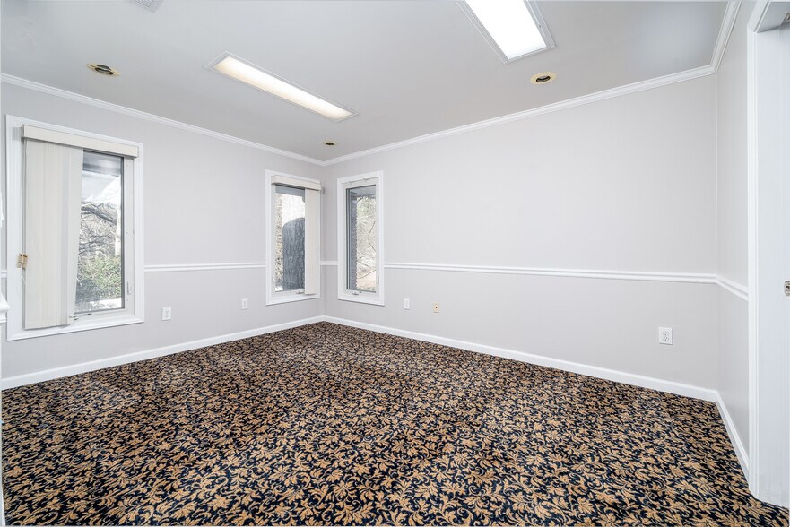 More Photos Of 3136 Clairmont Rd NE, Brookhaven Medical For Sale