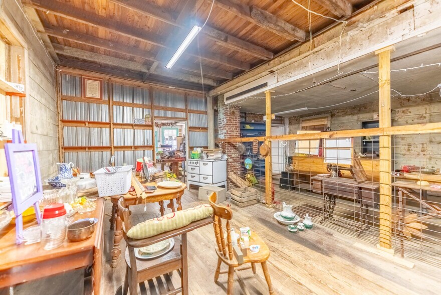 More Photos Of 14597 US-63, Vichy General Retail For Sale