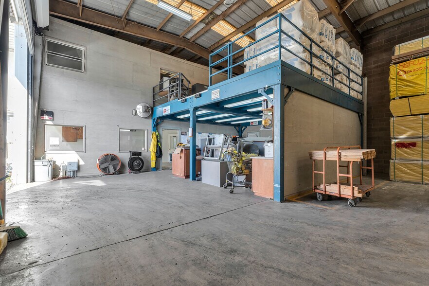 More Photos Of 2629 Waiwai Loop, Honolulu Warehouse For Sale