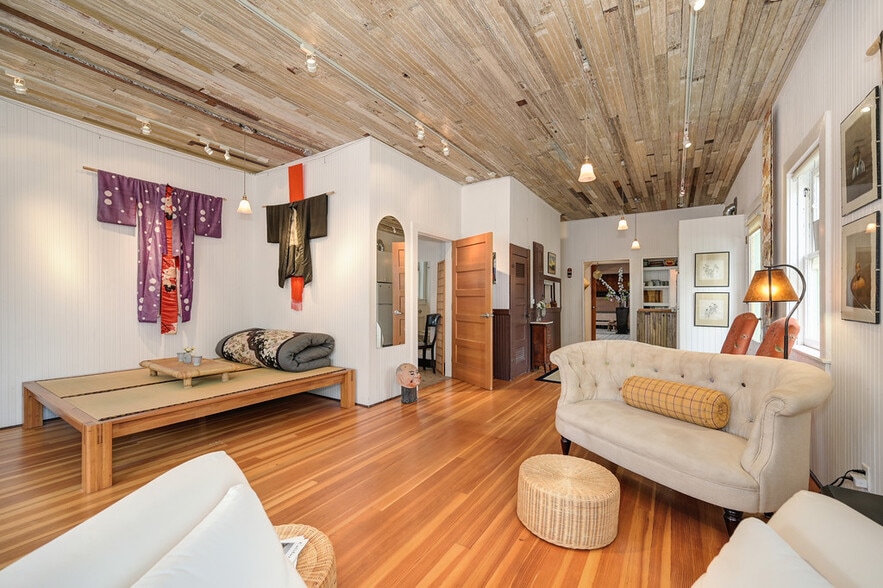 More Photos Of 1250 B St, Walnut Grove Storefront Retail Residential For Sale