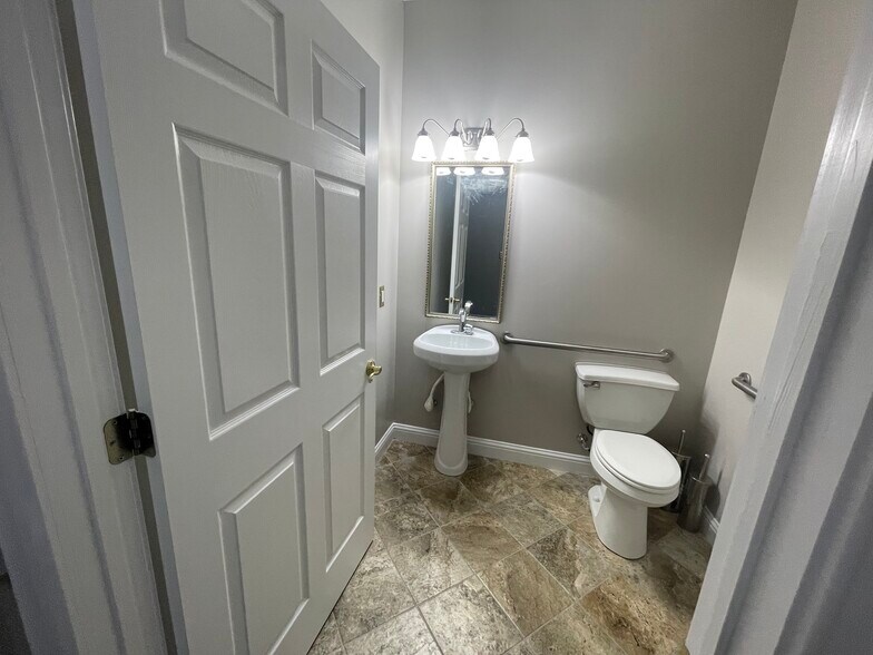 More Photos Of 309 Pirkle Ferry Rd, Cumming Office For Lease