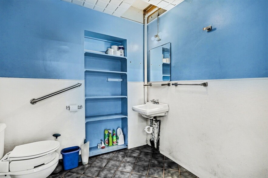 More Photos Of 240 Columbus st, Lithopolis Auto Repair For Sale