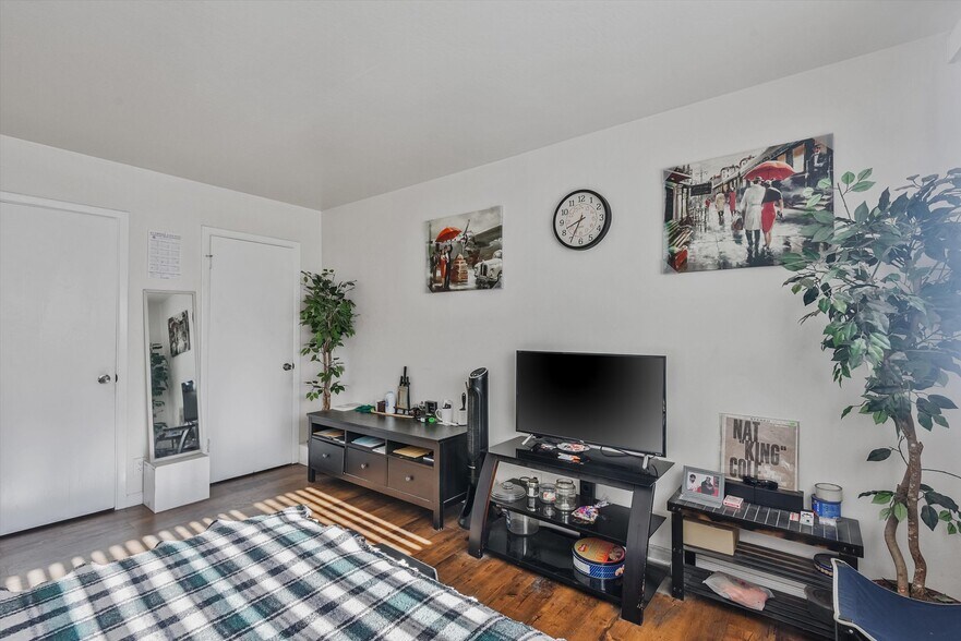 More Photos Of 1927 82nd Ave, Oakland Apartments For Sale