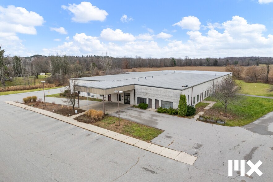 More Photos Of 21685 Northland Dr, Paris Distribution For Sale