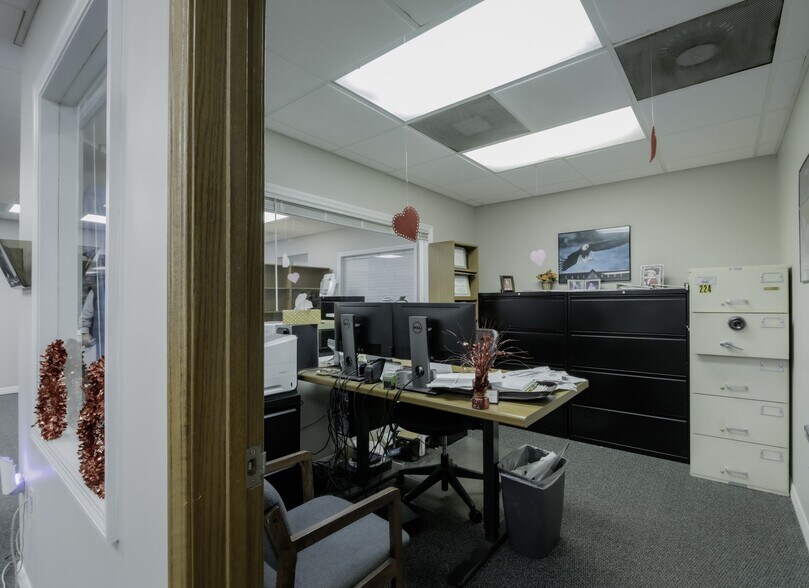 More Photos Of 4677 118th Ave N, Clearwater Manufacturing For Sale