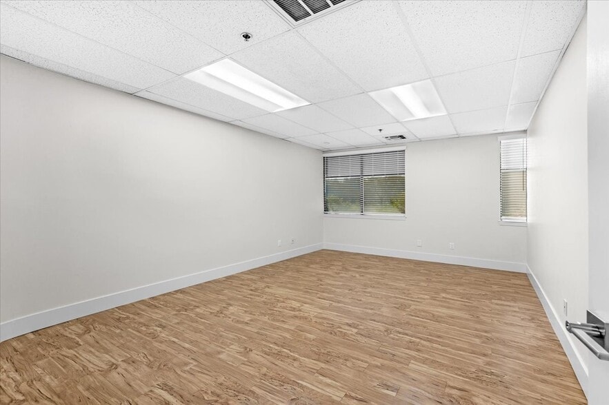 More Photos Of 7257 N Maple Ave, Fresno Office For Lease
