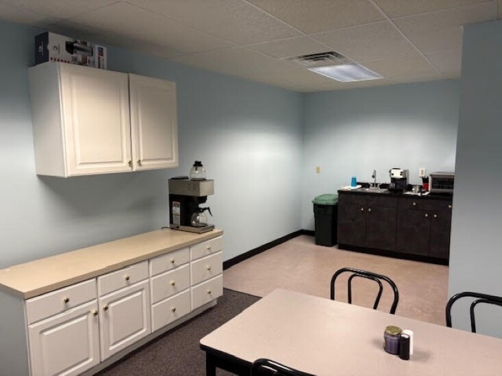 More Photos Of 1081 N University Blvd, Middletown Office For Lease
