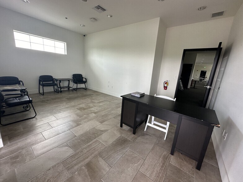 More Photos Of 116 Kenny Blvd, Haines City Loft Creative Space For Sale