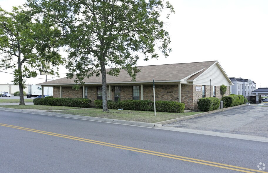 More Photos Of 1821 Everton Dr, Temple Office For Sale