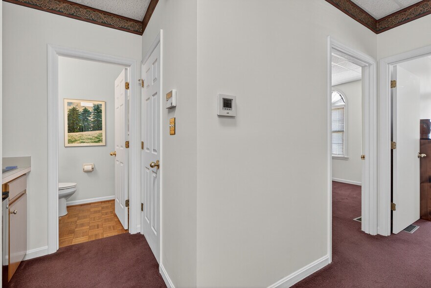 More Photos Of 519 Darby Creek Rd, Lexington Office For Sale