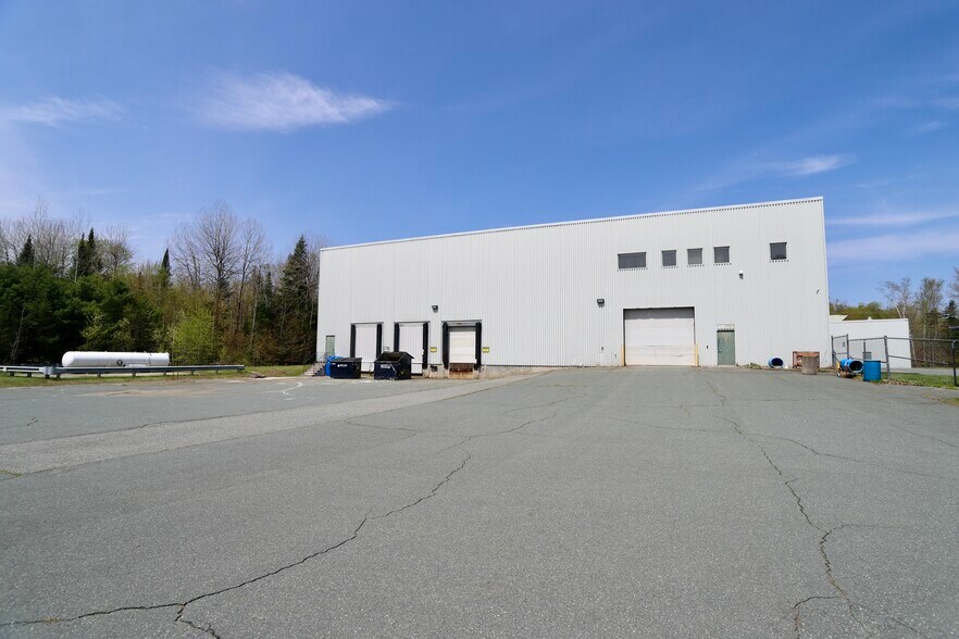 More Photos Of 1227 Industrial Pky, Saint Johnsbury Industrial For Lease