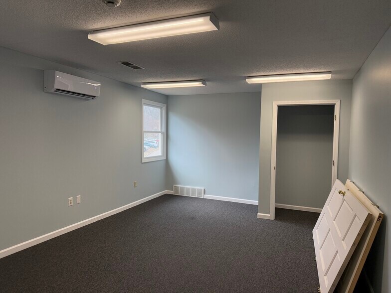 More Photos Of 2755 Summer Oaks Dr, Bartlett Office Residential For Lease