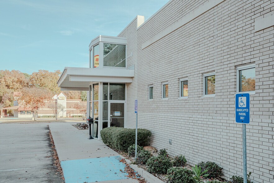 More Photos Of 1710 Arkansas Blvd, Texarkana Medical For Sale