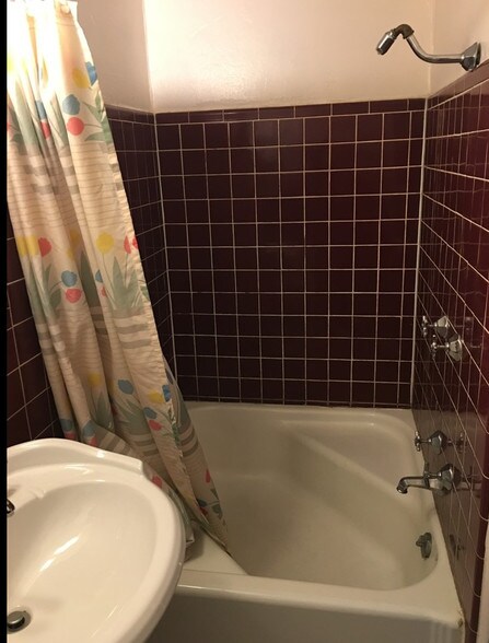 More Photos Of 1022 W Lincolnway, Cheyenne Hotel For Sale